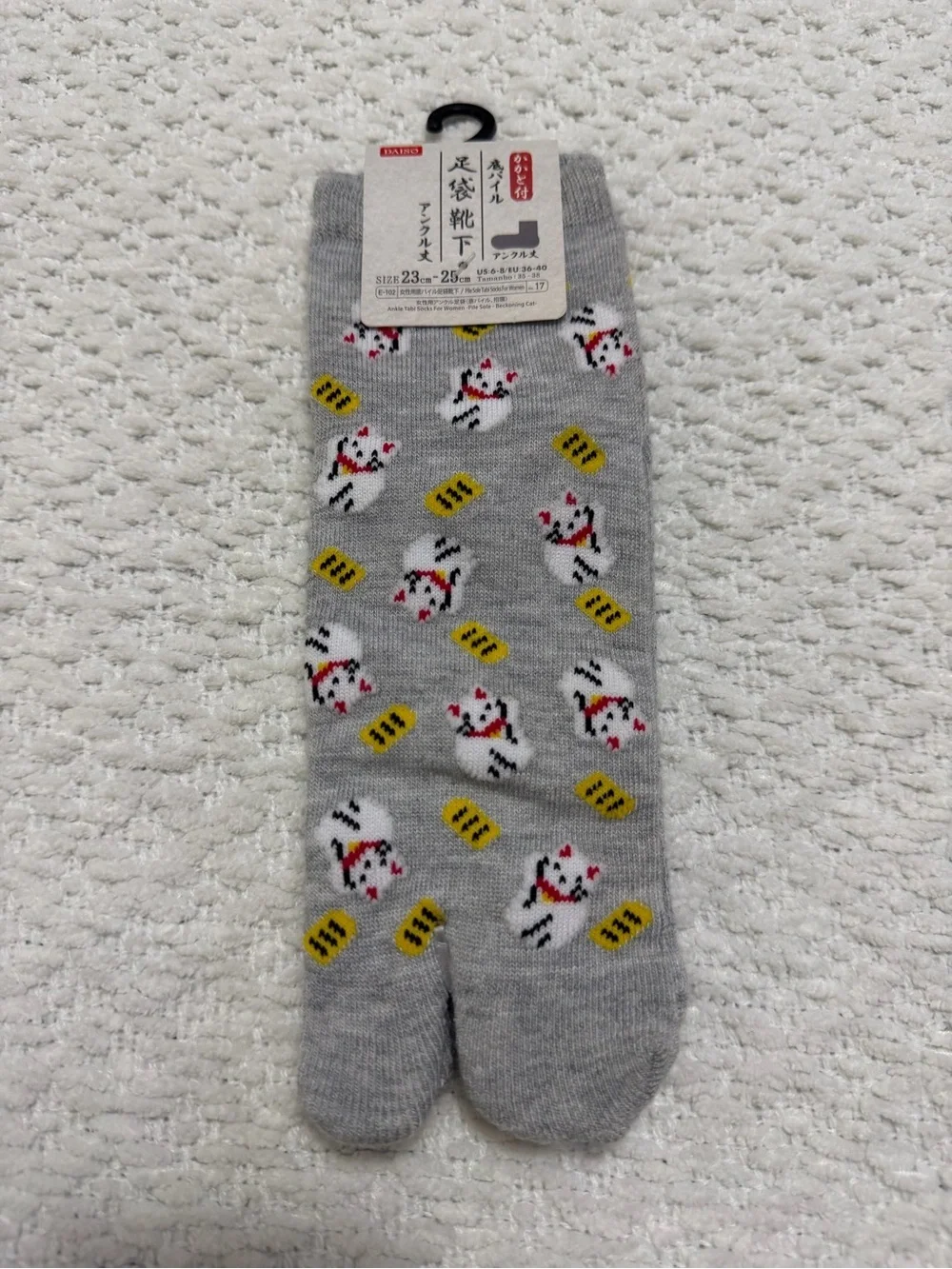Daiso Maneki Neko Lucky Cat Split Toe Tabi Socks Japan Women